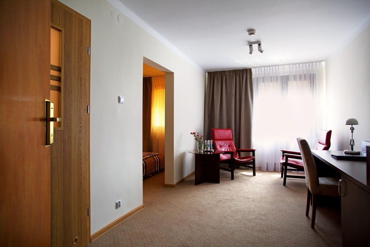 Inter Hotel Остролека Екстериор снимка